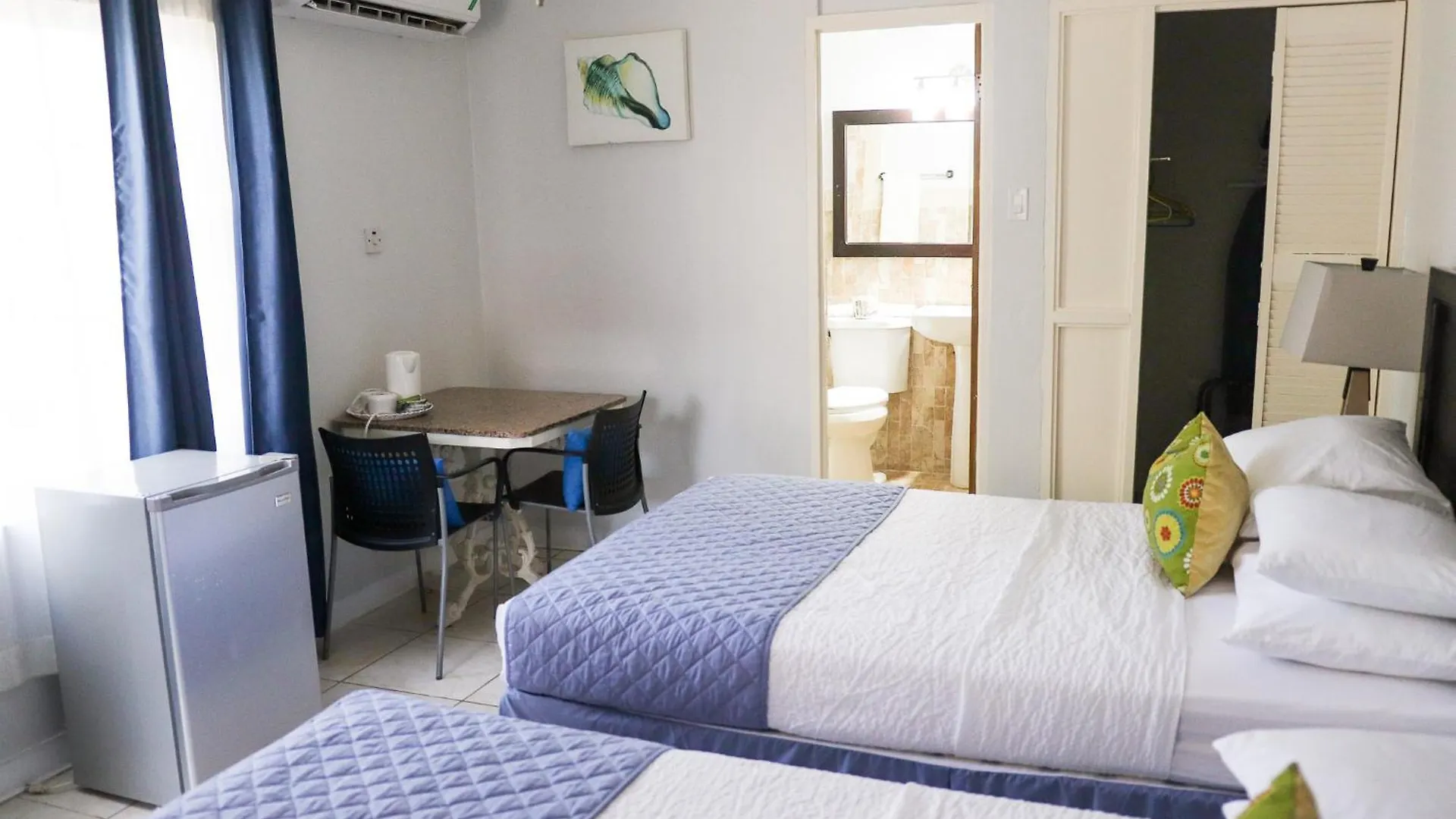 Paradise On The Rocks Hotel ネグリル