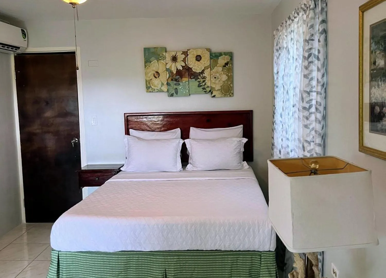 Paradise On The Rocks Hotel Negril