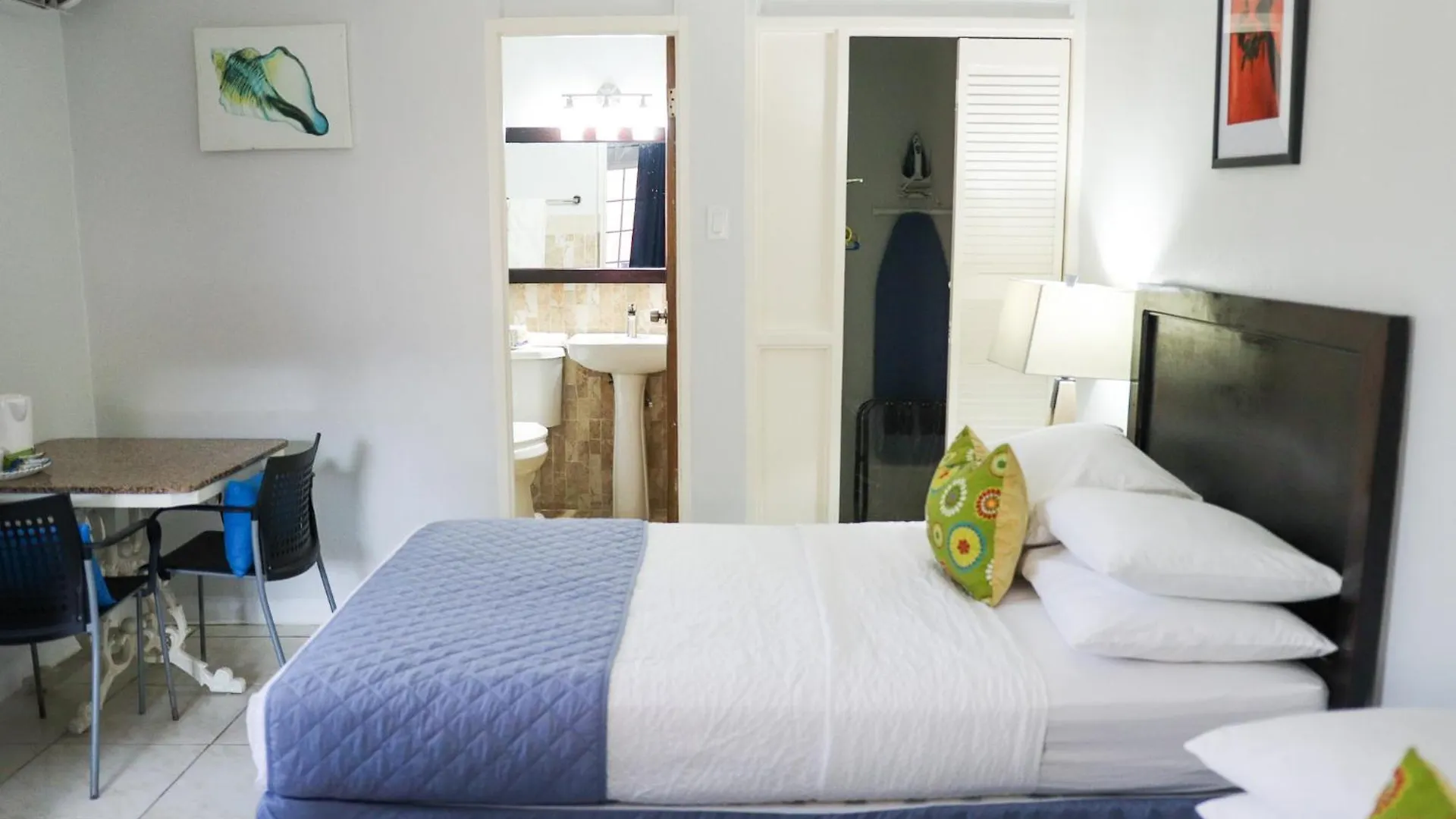 Paradise On The Rocks Hotel Negril