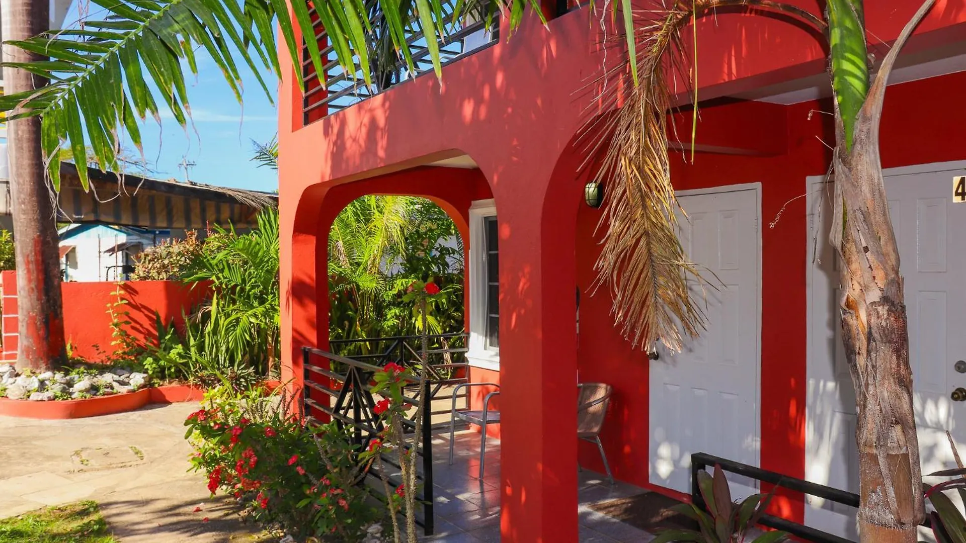 Paradise On The Rocks Hotel Negril