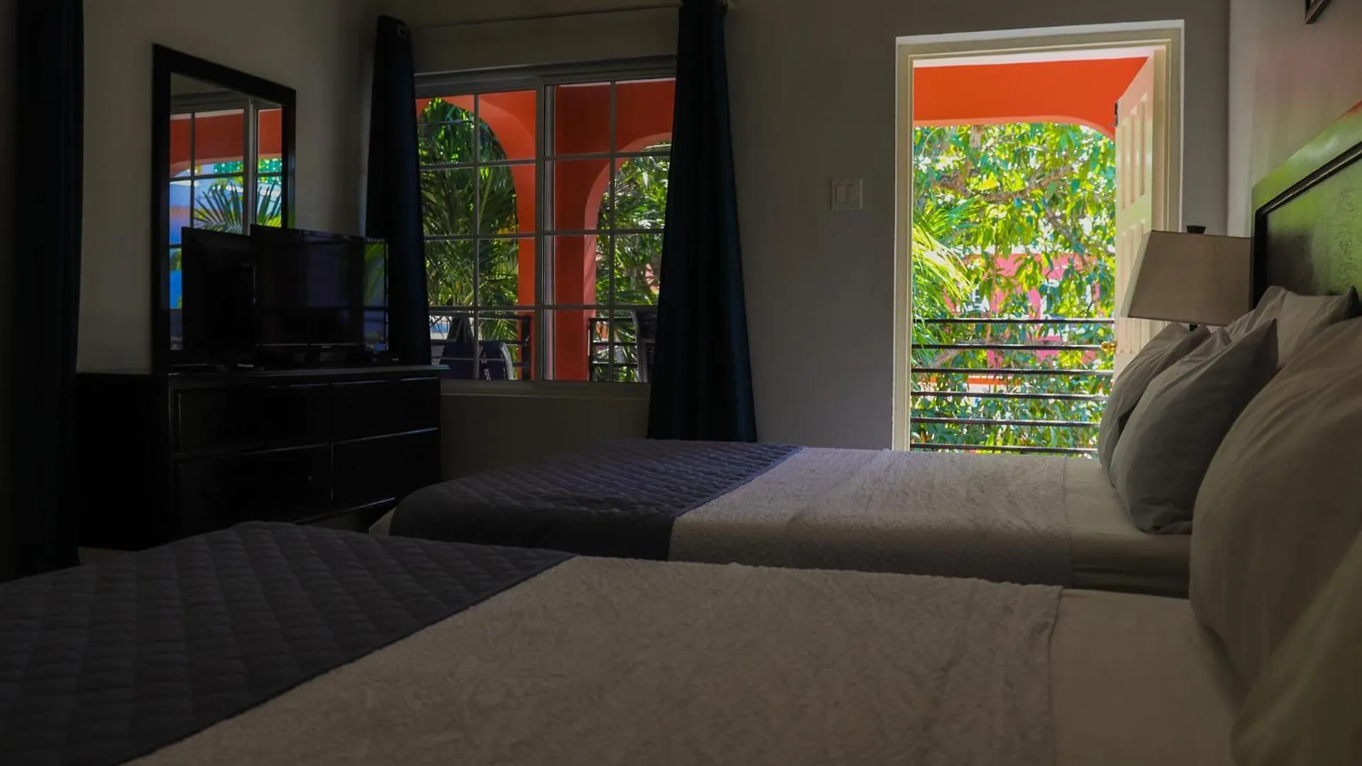 Paradise On The Rocks Hotel Negril