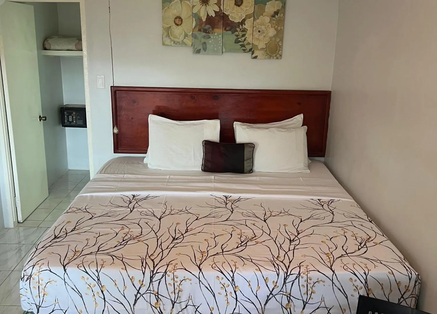 Paradise On The Rocks Hotel Negril