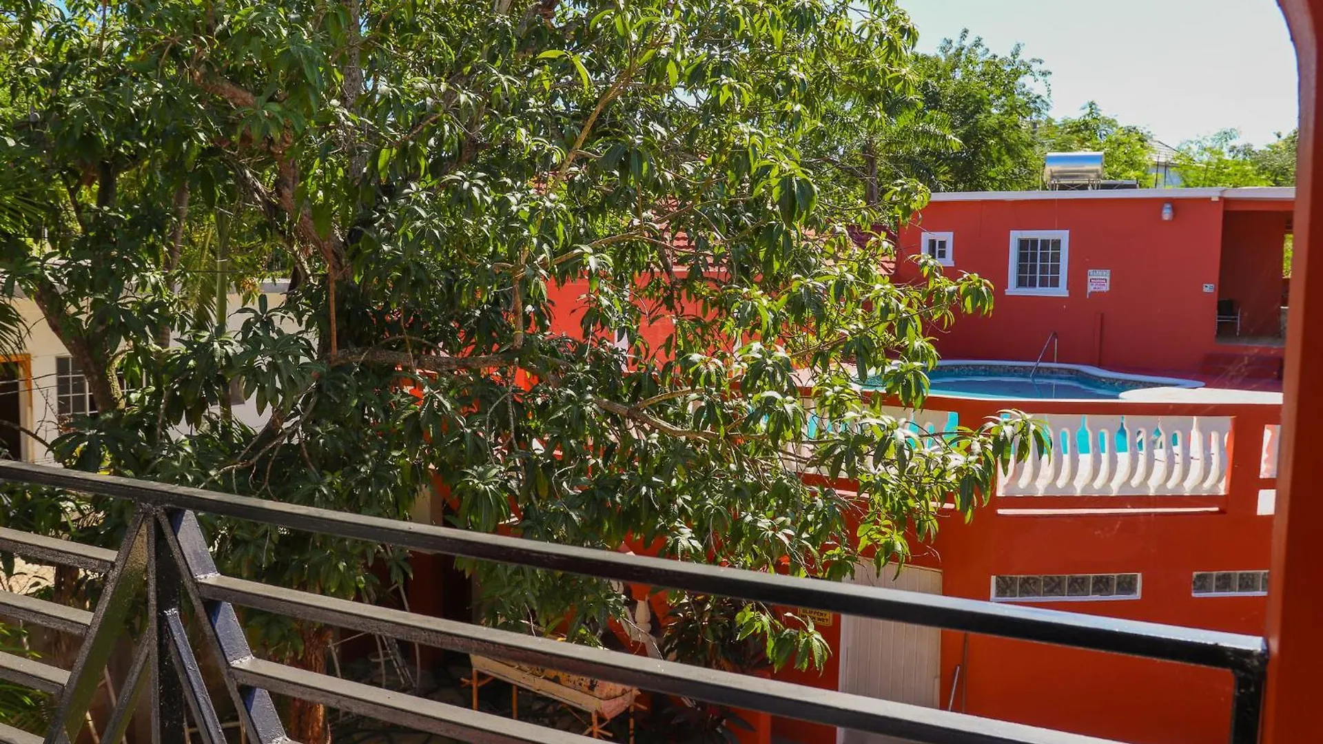 Paradise On The Rocks Hotel Negril