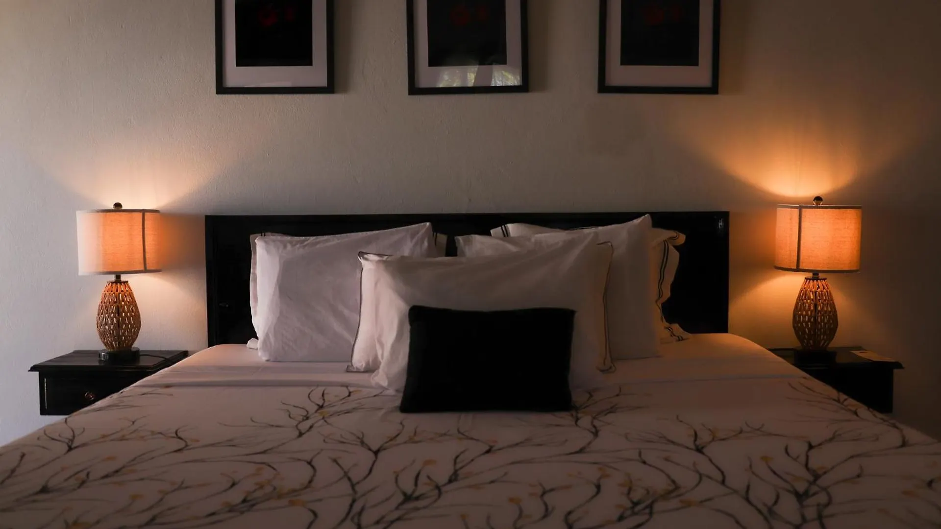 Paradise On The Rocks Hotel Negril