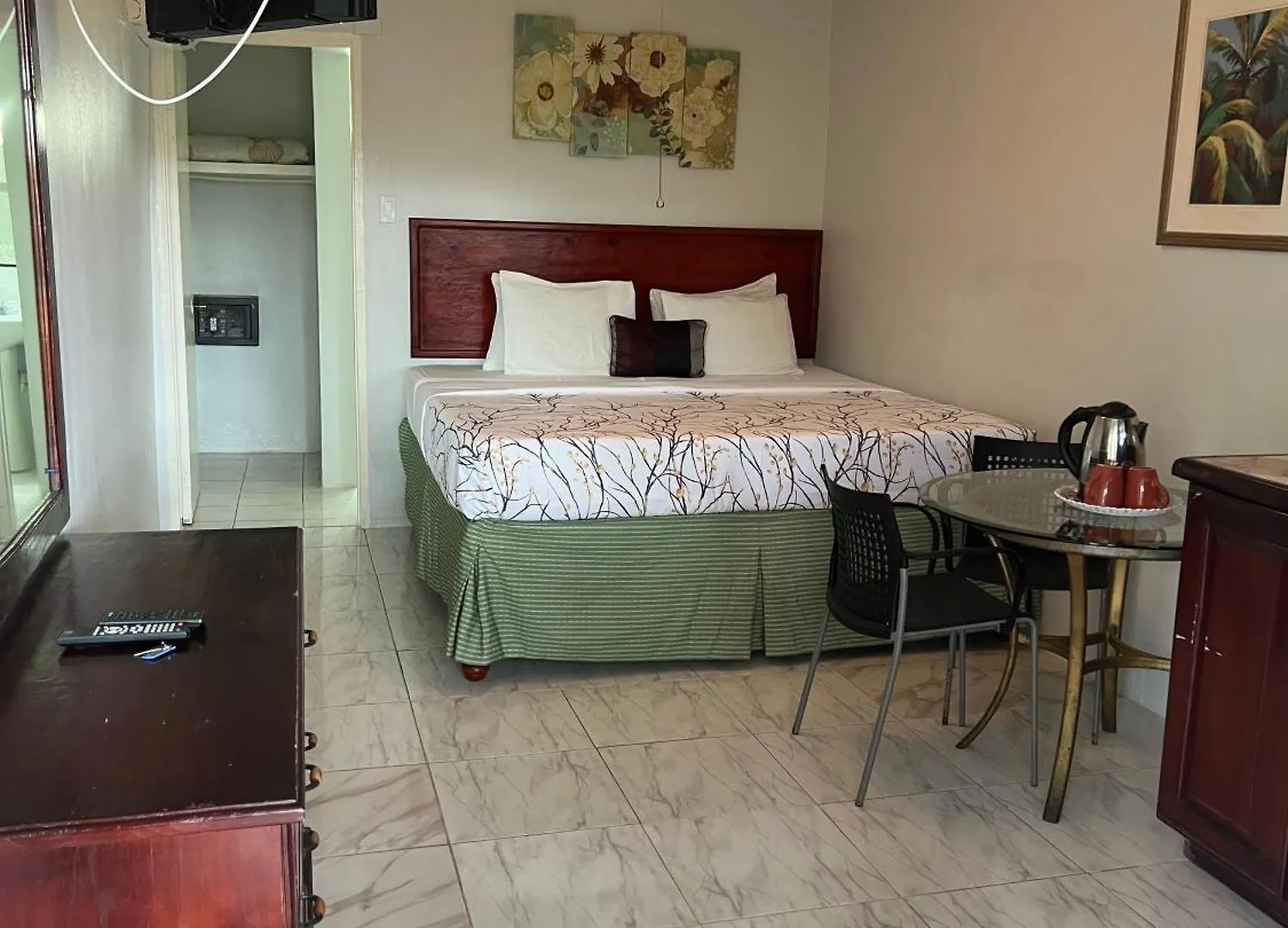 Paradise On The Rocks Hotel Negril