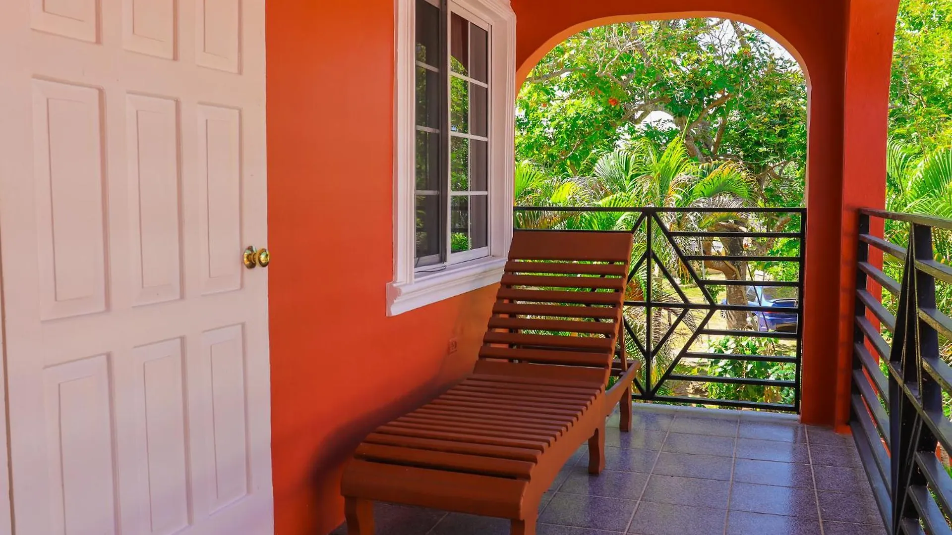 Paradise On The Rocks Hotel Negril